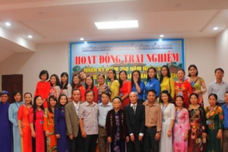 Trường THPT Cẩm Bình với “Hoạt động trải nghiệm” tại Khu lưu niệm Đại thi hào Nguyễn Du.