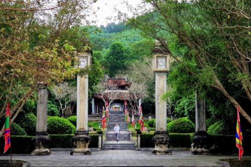 to-chuc-cac-hoat-dong-huong-toi-ky-niem-300-nam-ngay-sinh-dai-danh-y-hai-thuong-lan-ong-le-huu-trac