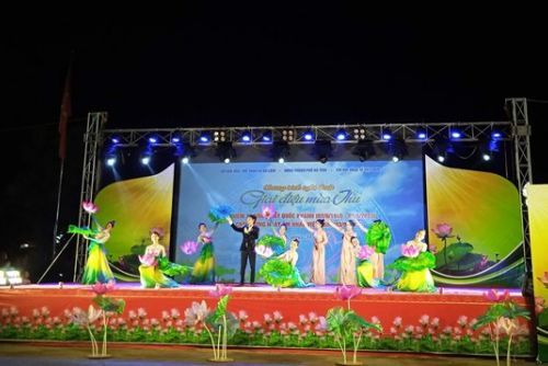 to-chuc-chuong-trinh-nghe-thuat-giai-dieu-mua-thu-