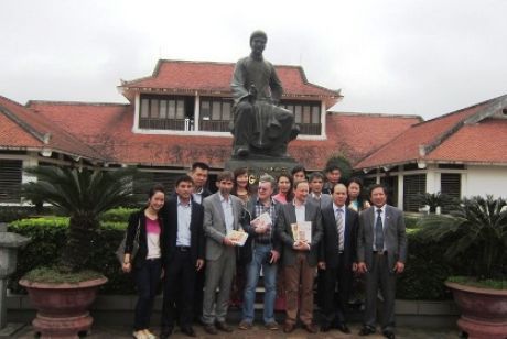 Đại sứ đặc mệnh toàn quyền Vương quốc Bỉ thăm Khu lưu niệm Nguyễn Du.