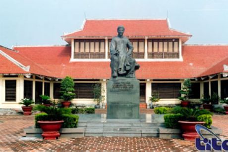 THÂN THẾ NGUYỄN DU