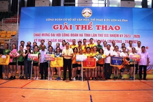 to-chuc-thanh-cong-giai-bong-chuyen-hoi-giai-keo-co-nam-nu-doan-vien-cong-doan-nganh-van-hoa-the-thao-va-du-lich